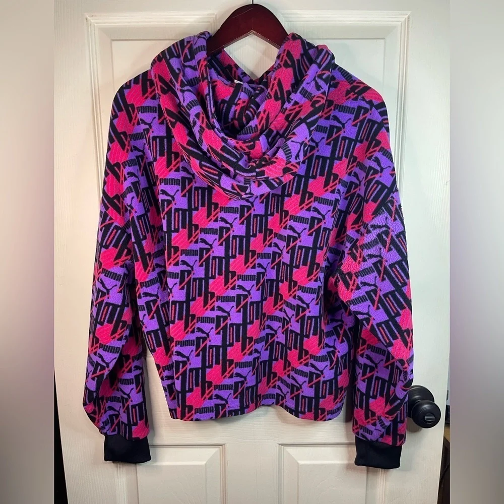 Puma long sleeve hooded pattern fleece sweatshirt.  Cropped‎ - Picture 8 of 9